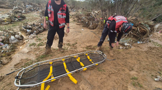 המאמצים לחילוץ הנעדר בנחל באר שבע (צילום: כבאות והצלה לישראל)