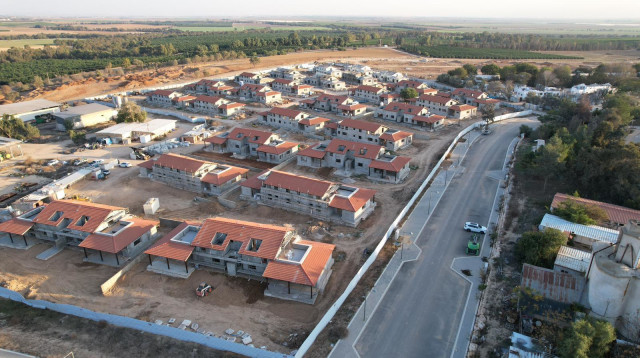 הבנייה החדשה בקיבוץ בארי (צילום: מנהלת תקומה)