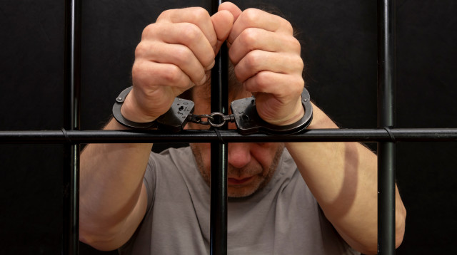 הורשע ברצח בנסיבות מחמירות (אילוסטרציה) (צילום: שאטרסטוק)