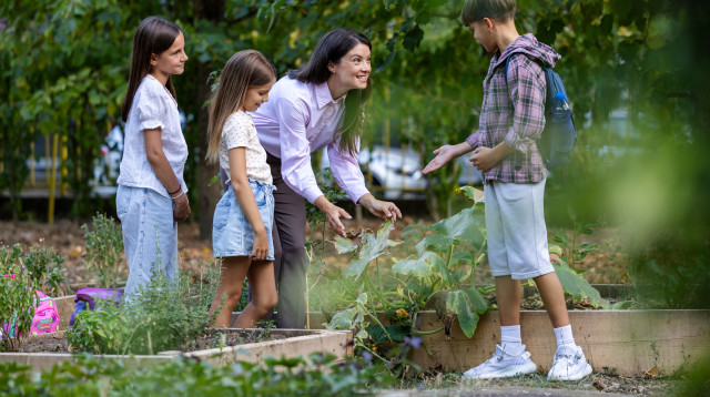 70 ילדים בישראל ממתינים למשפחת אומנה (אילוסטרציה) (צילום: שאטרסטוק)