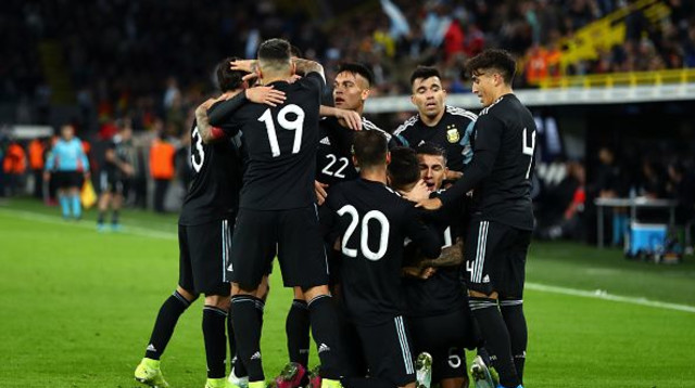 שחקני נבחרת ארגנטינה חוגגים מול ברזיל (צילום: Lars Baron)