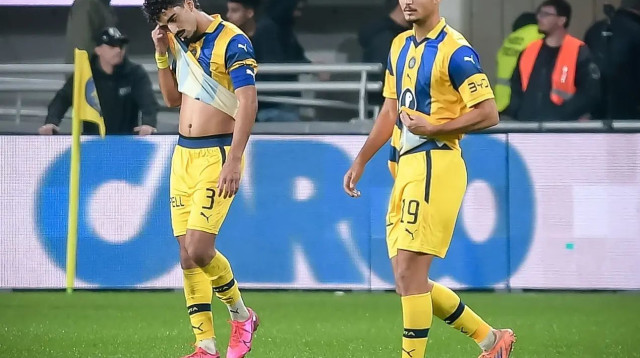 אלעד מדמון, רוי רביבו, שחקני מכבי תל אביב מאוכזבים (צילום: אריאל שלום)