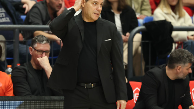 דימיטריס איטודיס מאמן הפועל תל אביב (צילום: דני מרון)