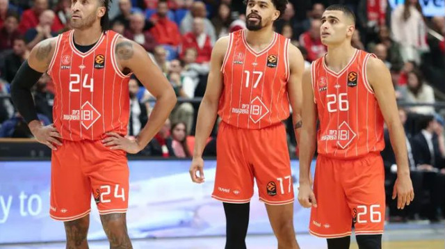 נותרו מאוכזבים ועשויים לאבד את הפסגה. מדר, ווינרייט ולמלקולם (צילום: דני מרון)