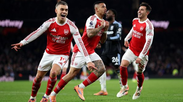 שחקני ארסנל חוגגים (צילום: Justin Setterfield / Staff)