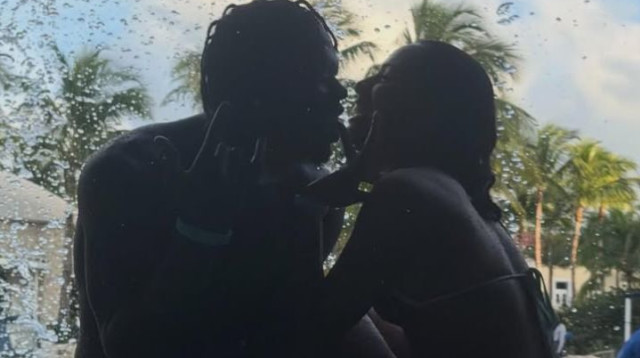 שחקן ניו יורק יאנקיז ג'אז צ'יזהולם וזוגתו הזמרת אנהליס סנטיאגו (צילום: מסך, אינסטגרם)