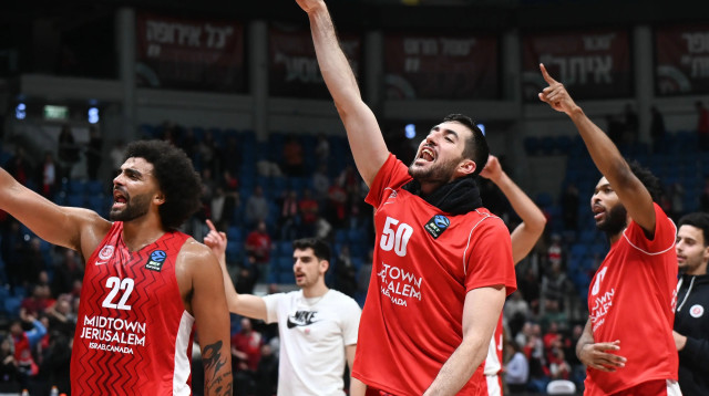 הפועל ירושלים חוגגת (צילום: ברני ארדוב)