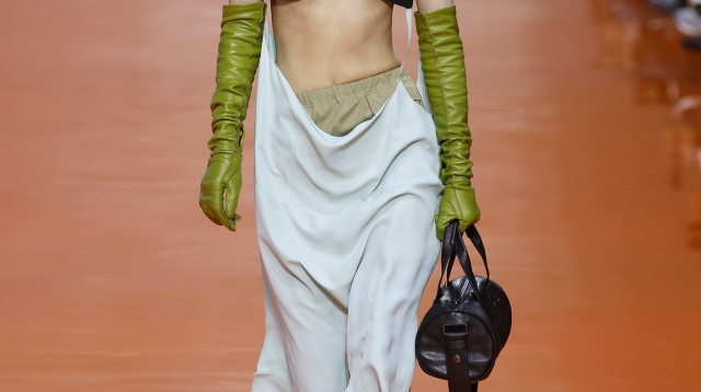 Prada spring 2026 runway (צילום: Estrop/Getty Images)