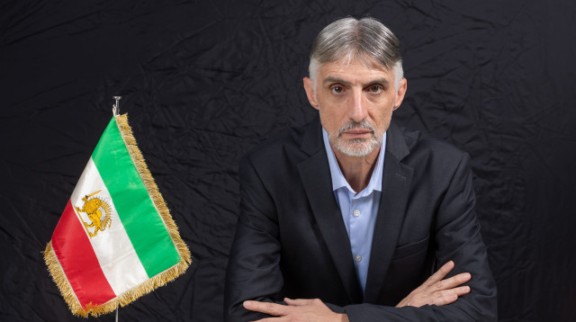 בני סבטי, דגל איראן (צילום: יוסי אלוני)