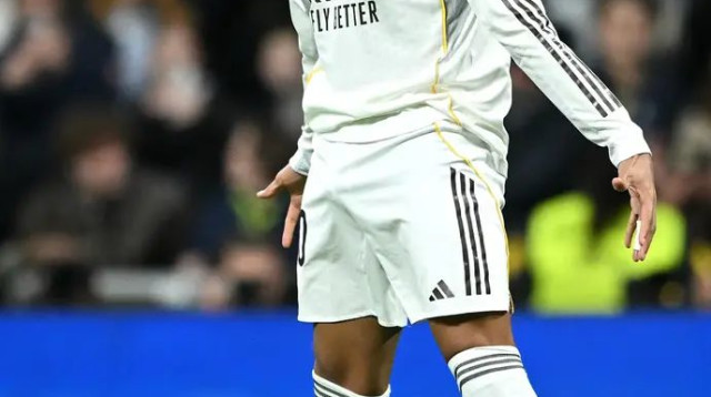 טוב שהפרק הזה נגמר, ועכשיו יכול להתרכז בדברים אחרים. אמבפה (צילום: GettyImages)