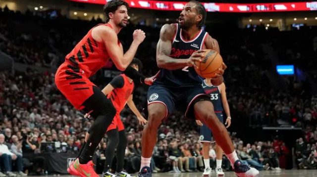 אבדיה שומר על קוואי לאונרד (צילום: GettyImages, Soobum Im)