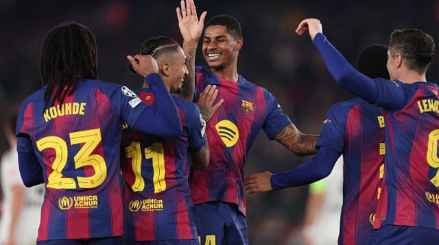 שחקני ברצלונה חוגגים (צילום: GettyImages)