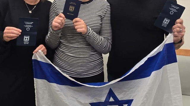 משפחת זקס הראשונים לעלות ארצה ב2026 (צילום: משרד העלייה והקליטה)