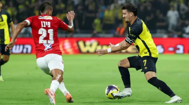 משחק גדול. שועה מול פיבן (צילום: דני מרון)