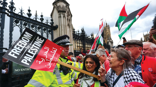 הפגנה אנטי-ישראלית פרו-פלסטינית בלונדון (צילום: רויטרס)