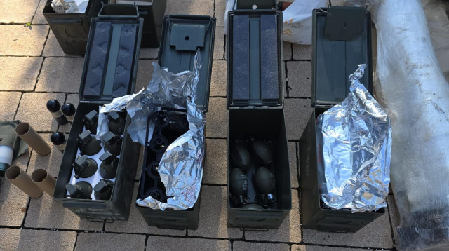 האמל"ח שנמצא ברכב בראש פינה (צילום: דוברות המשטרה)