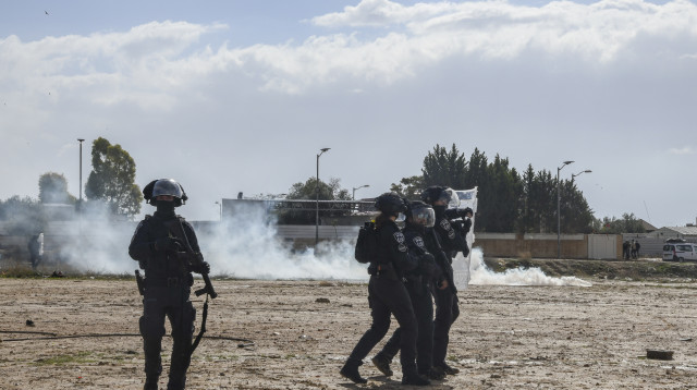 המשטרה פועלת בתראבין  (צילום: דודו גריספן, פלאש 90)