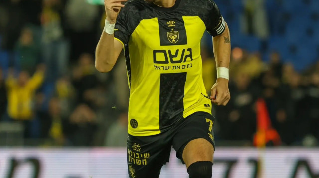 ירדן שועה שחקן בית"ר ירושלים חוגג שער (צילום: קובי אליהו)