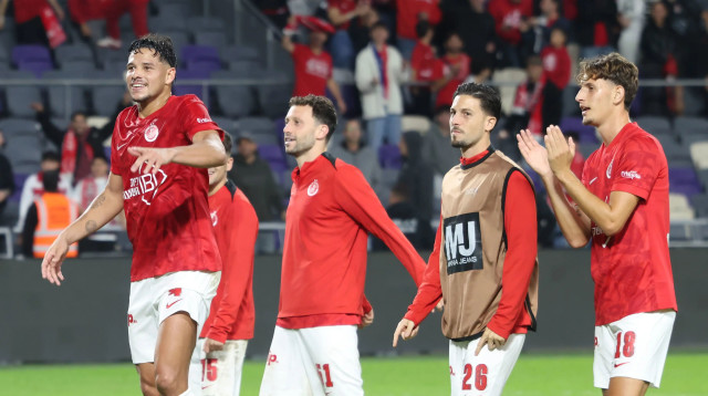 טל ארצ'ל, לירן רוטמן, עומרי אלטמן, צ'יקו שחקני הפועל תל אביב חוגגים (צילום: דני מרון)