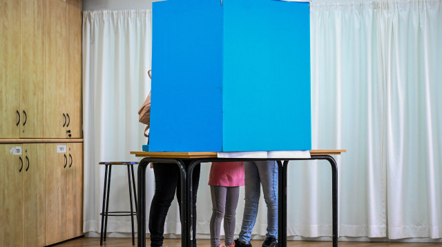 הצבעה בבחירות (צילום: פלאש 90)