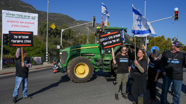 מחאת הרפתנים בכבישים (צילום: אייל מרגולין פלאש 90)