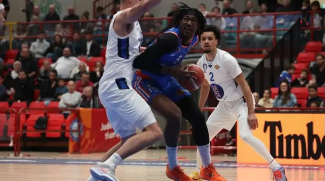 רמת גן השאירה לעצמה סיכוי להיכנס להיכנס למשחקי הגביע (צילום: אתר רשמי, שקד אבן באדיבות מכבי קבוצת כנען רמת גן)