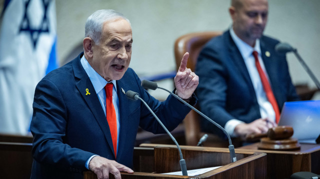 בנימין נתניהו במהלך דיון 40 חתימות בכנסת (צילום: יונתן זינדל פלאש 90)