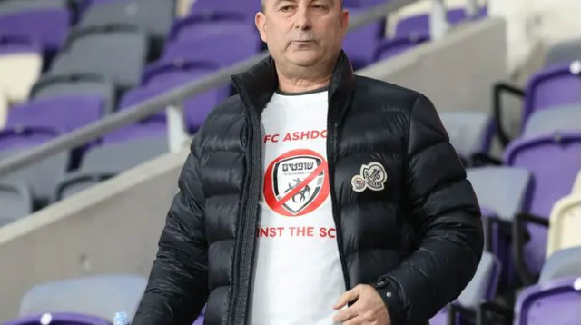 ג'קי בן זקן עם חולצת "השופטים חלאות" (צילום: דני מרון)