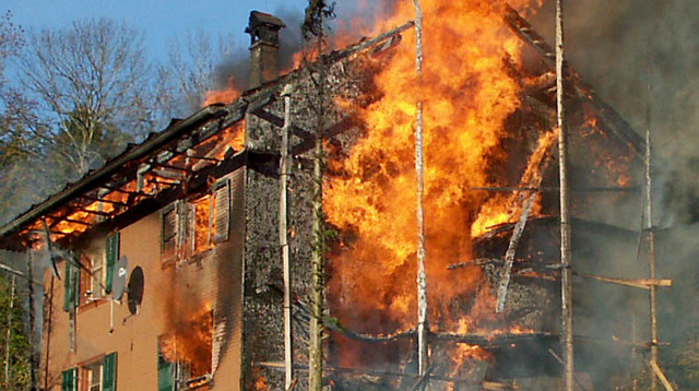 השריפה בשוויץ (צילום: רויטרס)