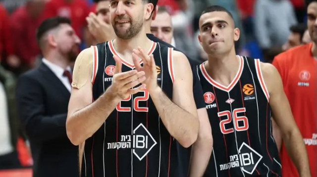 מיציץ' חזר היישר לחמישייה והוביל את הפועל תל אביב (צילום: דני מרון)