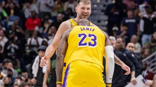 שלשות משוגעות שגגרמו ללברון להשתחוות. לוקה (צילום: רויטרס)