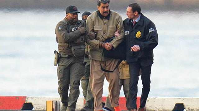 ניקולאס מדורו מובל לבית המשפט הפדרלי בניו-יורק (צילום: Getty images)