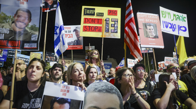 עצרת בכיכר החטופים (צילום: מרים אלסטר פלאש 90)