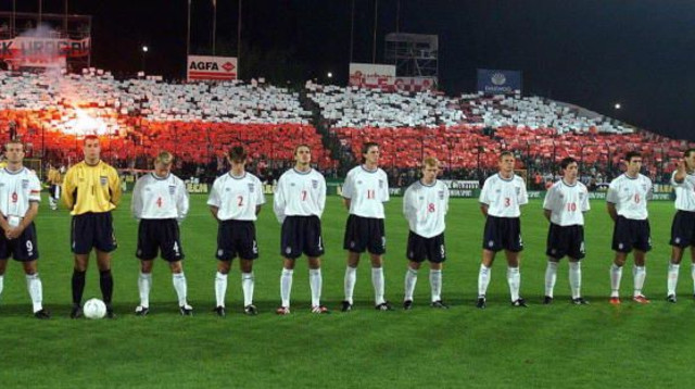 הרכב נבחרת אנגליה 1999 (צילום: JANEK SKARZYNSKI)