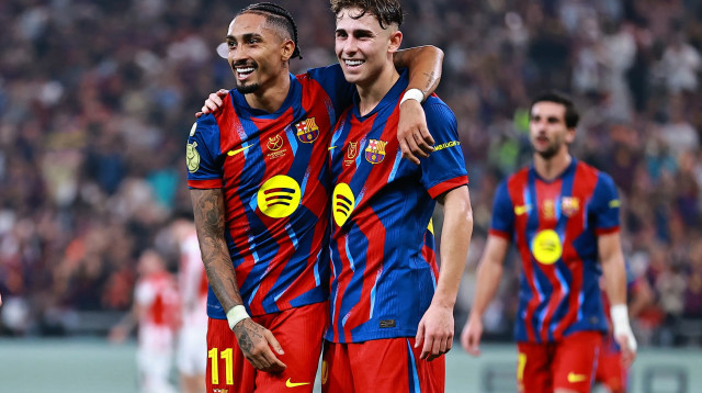 פרמין לופס, ראפיניה שחקני ברצלונה חוגגים (צילום: רויטרס)