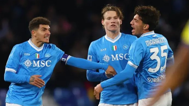 גם זה משהו. די לורנצו והחברים אחרי ה-2:2 (צילום: רויטרס)