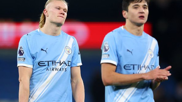 ארלינג הולאנד ועבדוקודיר חוסאנוב (צילום: Molly Darlington/Copa)