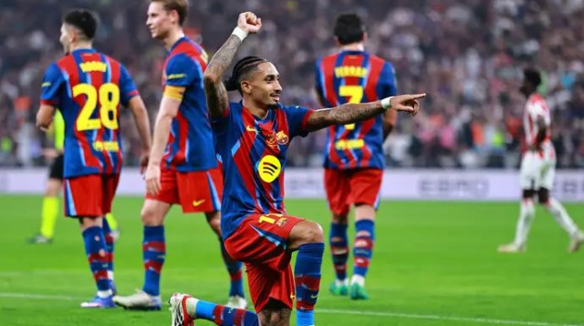 עם השער היפה במשחק. ראפיניה (צילום: רויטרס)