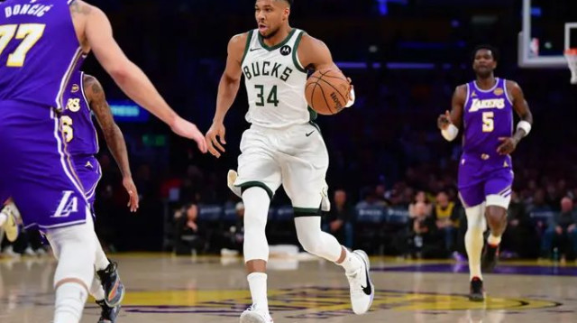 ניצחון מרשים. יאניס (צילום: רויטרס)