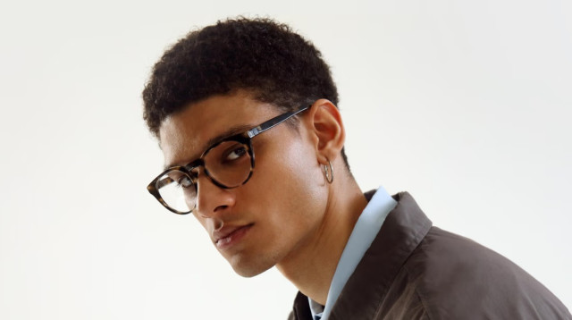 משקפי המולטיפוקל. הפוקוס משתנה לבד (צילום: IXI)