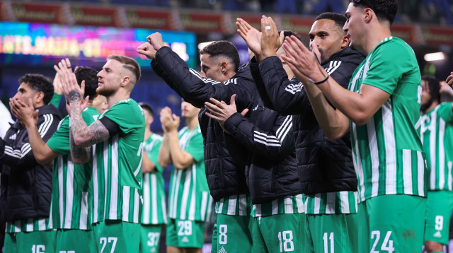 שחקני מכבי חיפה (צילום: מאור אלקסלסי)