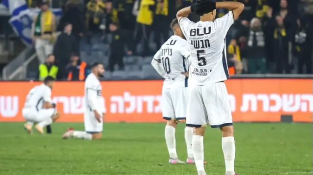 שחקני מכבי בני ריינה (צילום: קובי אליהו)