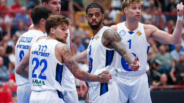 שחקני מכבי רעננה (צילום: דני מרון)