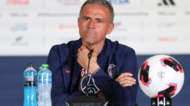 לואיס אנריקה מאמן פריז סן ז'רמן במסיבת עיתונאים (צילום: GettyImages, KARIM JAAFAR/AFP)