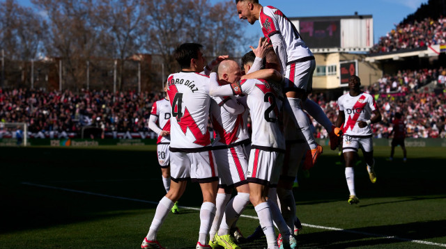 שחקני ראיו וייקאנו חוגגים (צילום: GettyImages, Diego Souto)