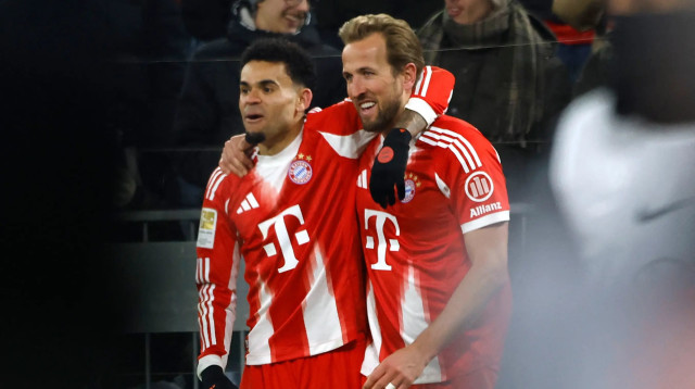 הארי קיין, לואיס דיאס שחקני באיירן מינכן חוגגים (צילום: רויטרס)