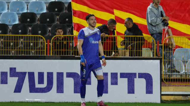 אדריאן אוגריסה שחקן עירוני קרית שמונה חוגג שער (צילום: לירון מולדובן)