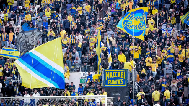 אוהדי מכבי תל אביב (צילום: אריאל שלום)