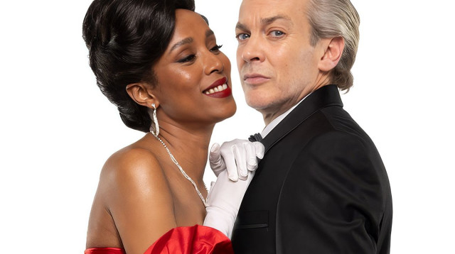 אסתר רדא ומוקי במחזמר "אישה יפה" (צילום: שי יחזקאל)