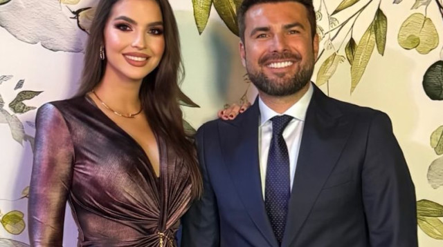 אדריאן מוטו ואשתו הנוכחית סנדרה (צילום: מסך, אינסטגרם)